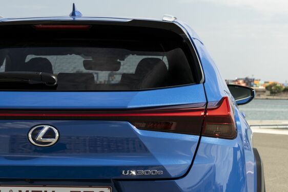 Lexus UX300e