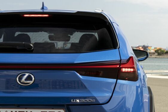 Lexus UX300e