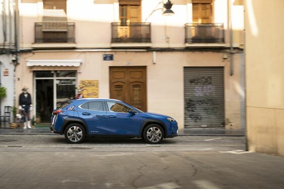Lexus UX300e