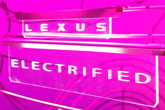 LEXUS PŘEDSTAVIL ELEKTRICKÝ KONCEPT ON/ 