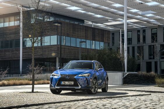Lexus UX - local