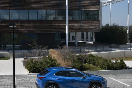 Lexus UX - local