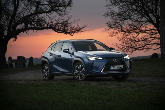 Lexus UX - local