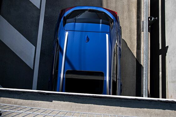 Lexus UX - local