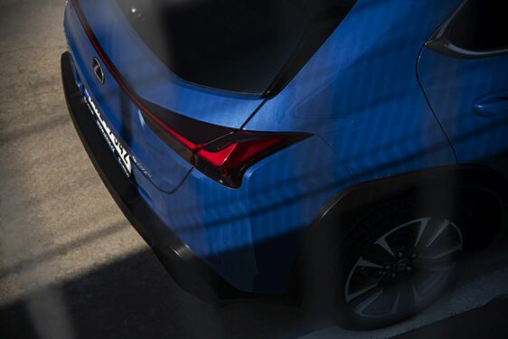 Lexus UX - local