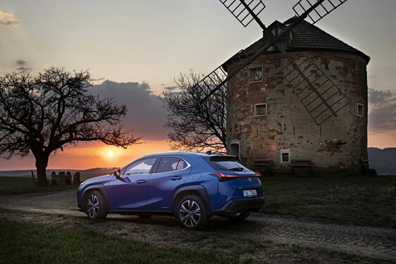 Lexus UX - local