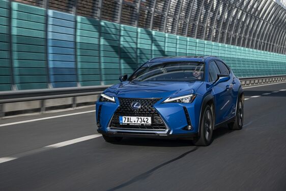 Lexus UX - local