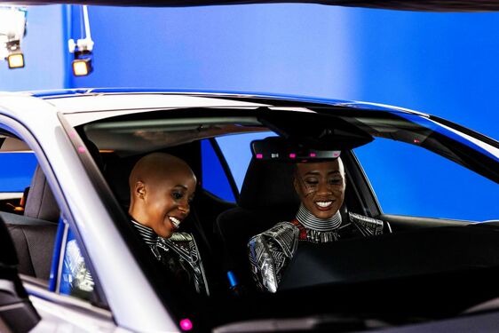 Nový Lexus RZ 450e září ve filmu Black Panther Wakanda Forever