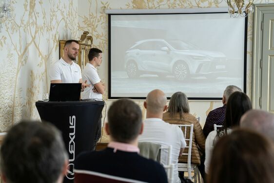 Lexus RX - local