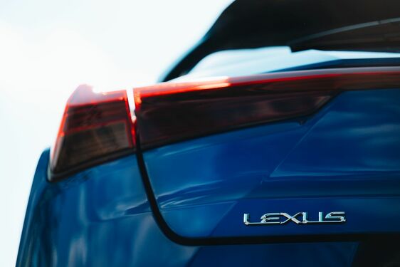 Lexus UX - local 