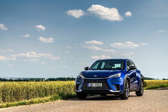Lexus LBX  - local