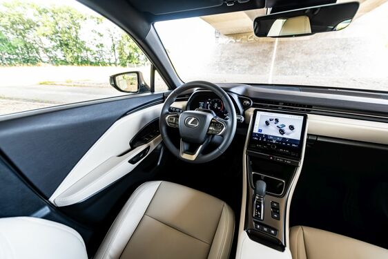 Lexus LBX  - local