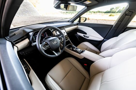 Lexus LBX  - local