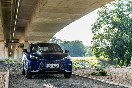 Lexus LBX  - local
