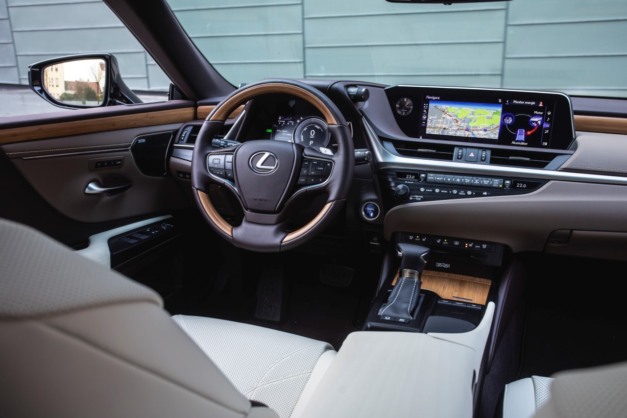 CELÝ LISTOPAD JE U ZNAČKY LEXUS VE ZNAMENÍ AKČNÍ NABÍDKY LAST MINUTE EDITION