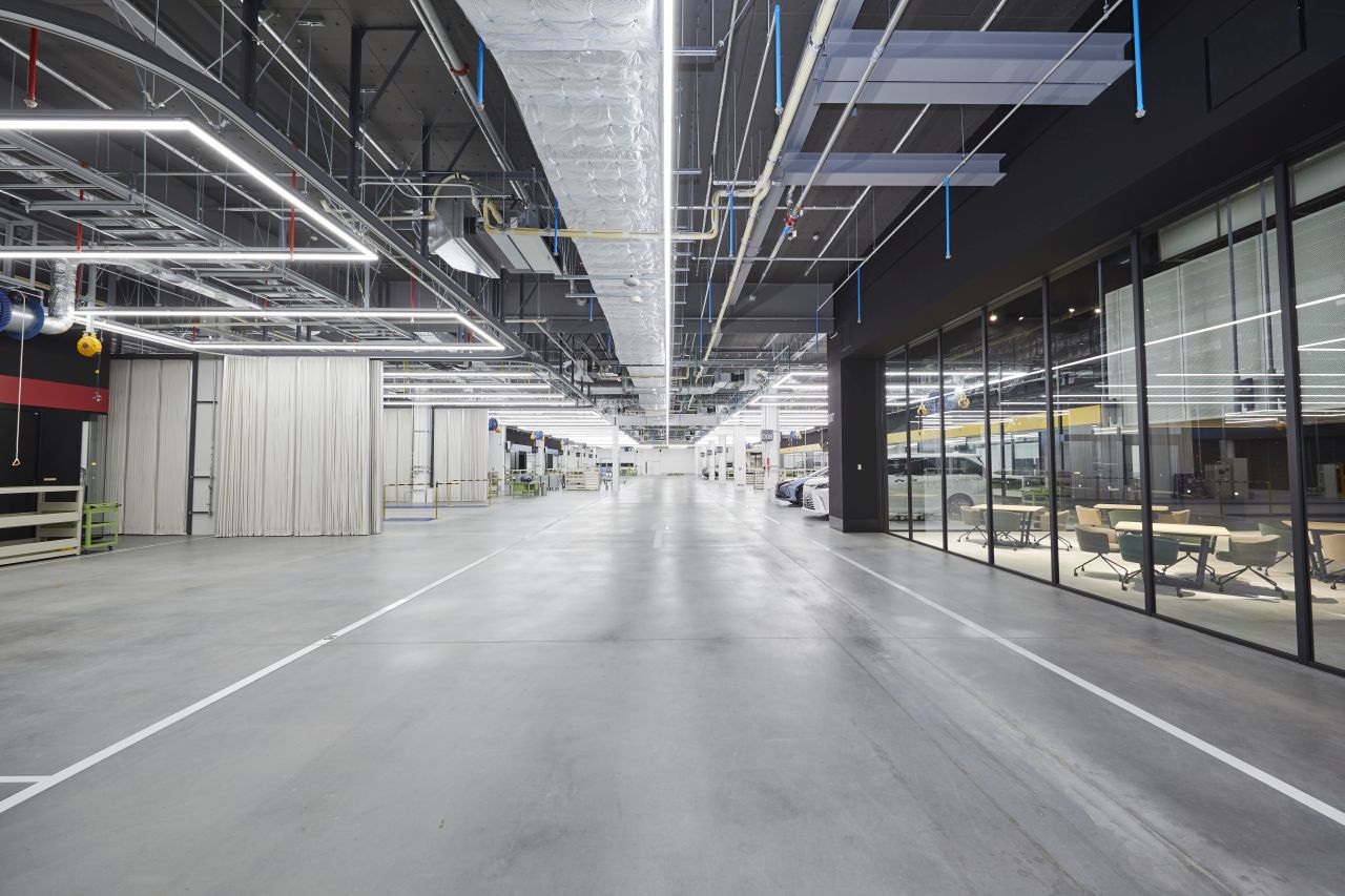  LEXUS SE PŘESTĚHOVAL DO ŠIMOJAMY POBLÍŽ TOYOTA CITY 