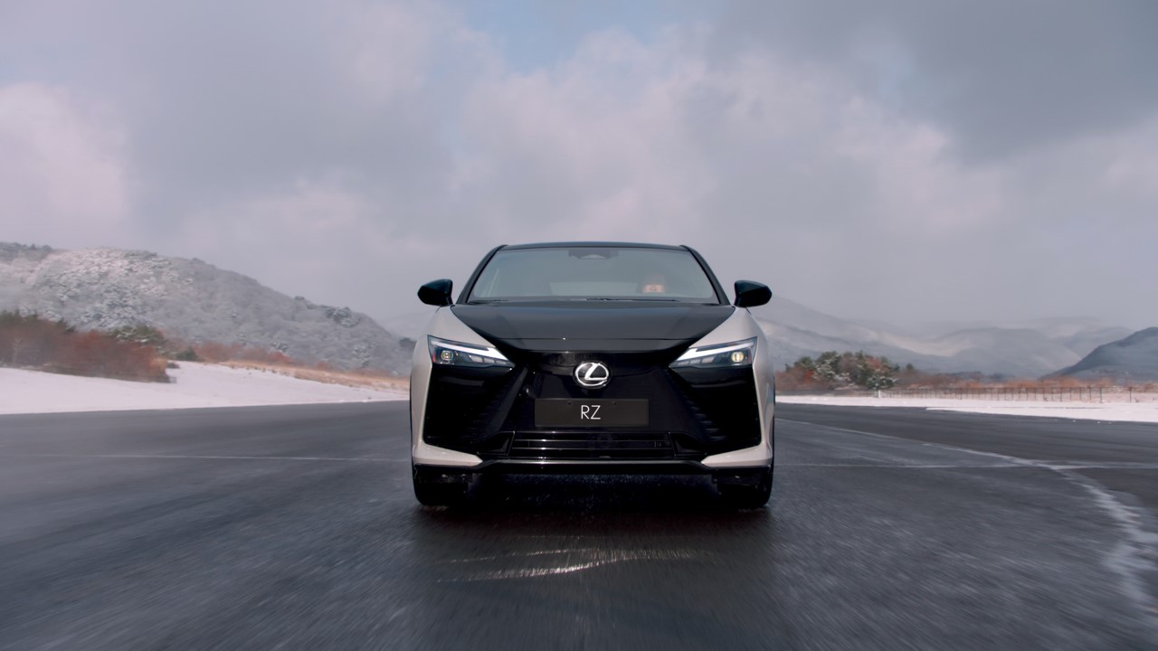 SVĚTOVÁ PREMIÉRA NOVÉHO ELEKTRICKÉHO SUV LEXUS RZ 