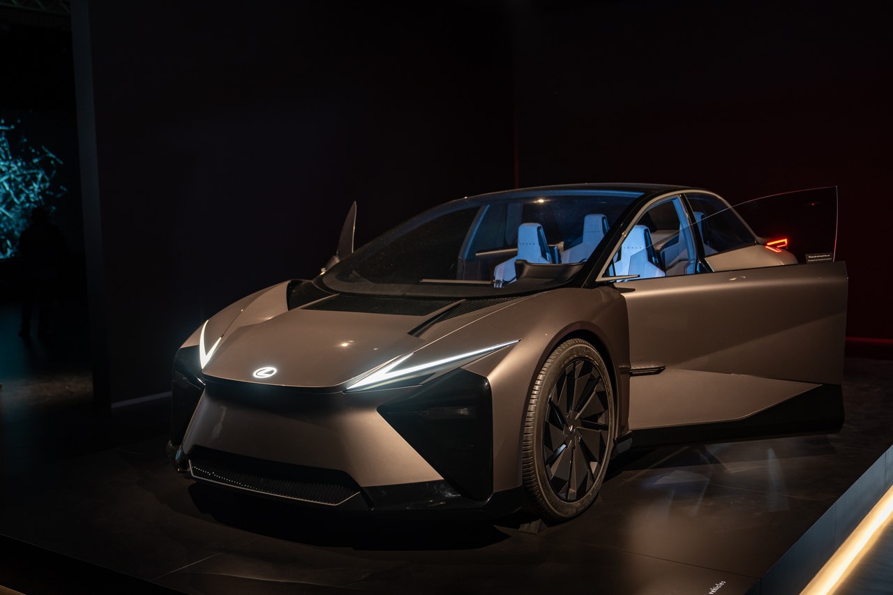 INSTALACE LEXUS NA MILÁNSKÉM TÝDNU DESIGNU PŘIBLIŽUJÍ TECHNOLOGIE PRO ČLOVĚKA