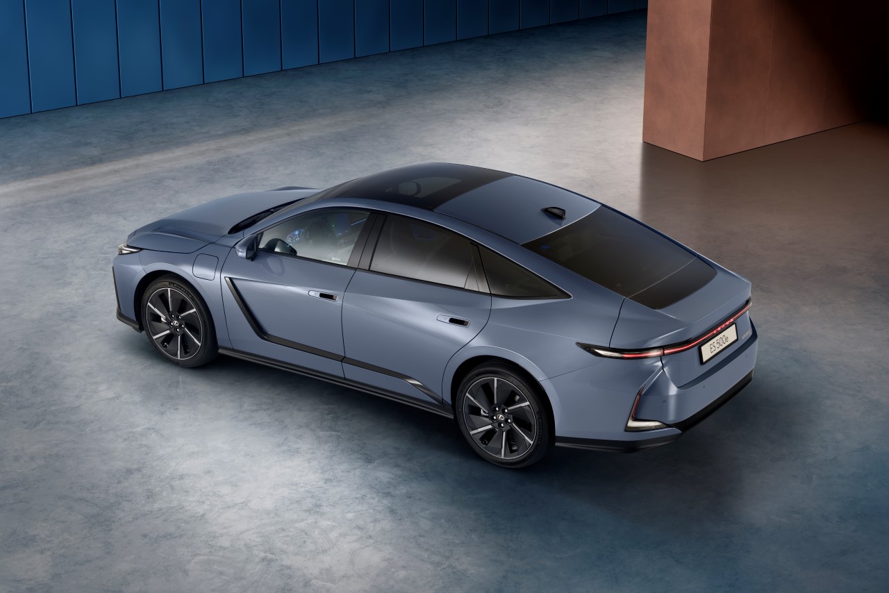 Evropská premiéra: nový Lexus ES posouvá styl, luxus a kultivovanost sedanu na vyšší úroveň 