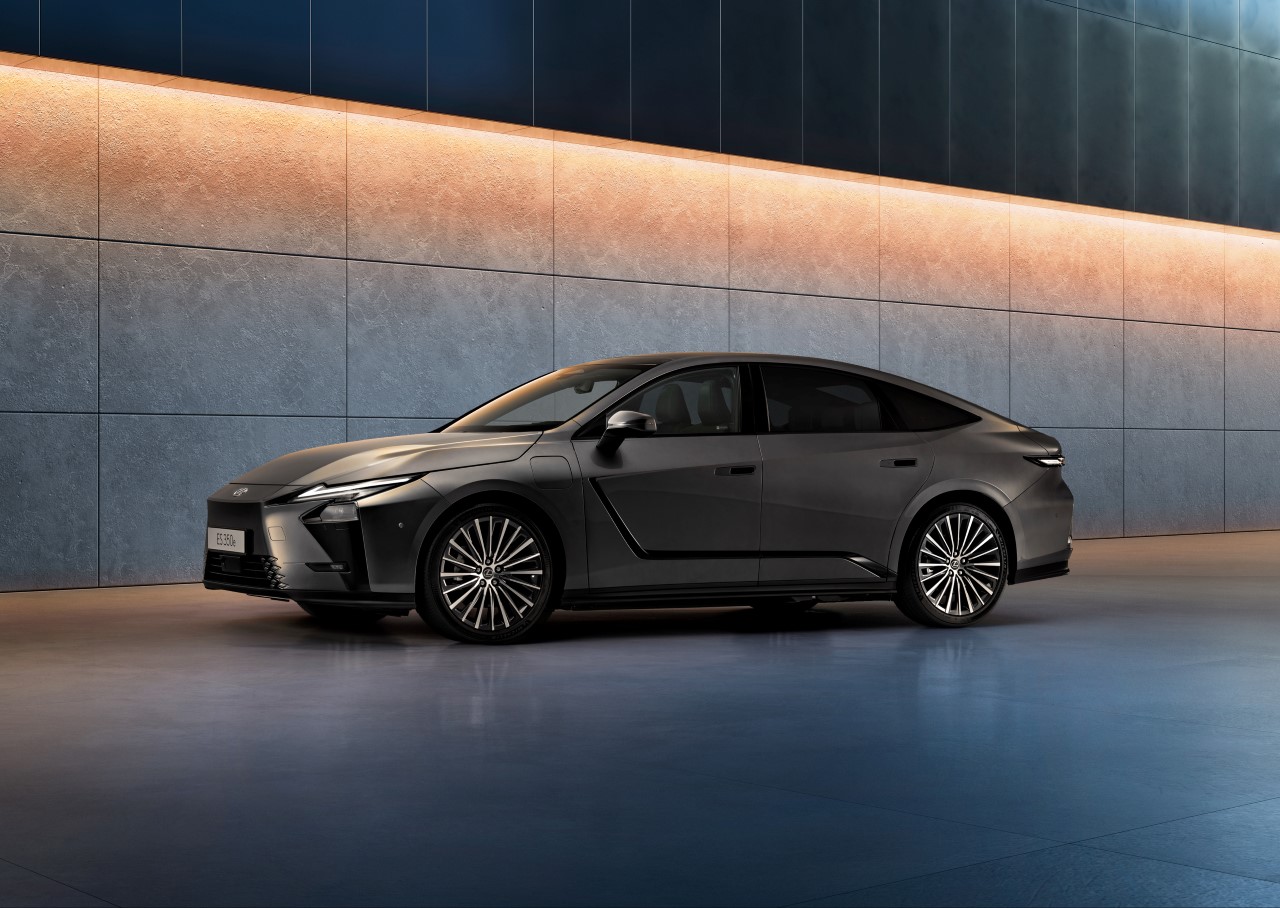 Evropská premiéra: nový Lexus ES posouvá styl, luxus a kultivovanost sedanu na vyšší úroveň 