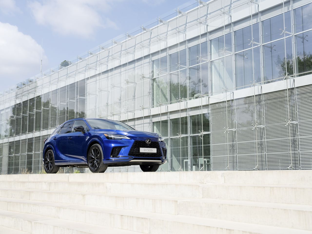 LETNÍ NABÍDKA LEXUS TAKUMI EDITION PŘINÁŠÍ SKLADOVÉ VOZY LEXUS ZA JEDINEČNÉ CENY