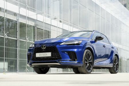 LETNÍ NABÍDKA LEXUS TAKUMI EDITION PŘINÁŠÍ SKLADOVÉ VOZY LEXUS ZA JEDINEČNÉ CENY