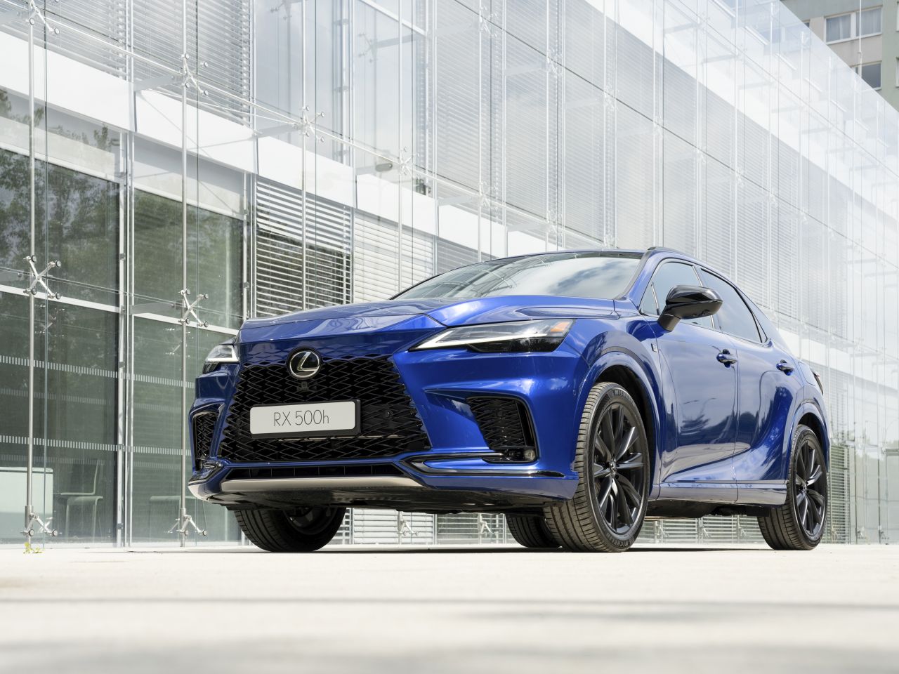 LETNÍ NABÍDKA LEXUS TAKUMI EDITION PŘINÁŠÍ SKLADOVÉ VOZY LEXUS ZA JEDINEČNÉ CENY