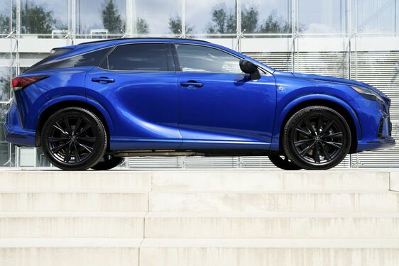 Lexus RX500h - local