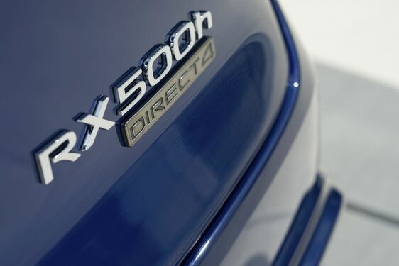 Lexus RX500h - local