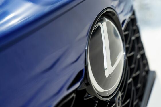 Lexus RX500h - local