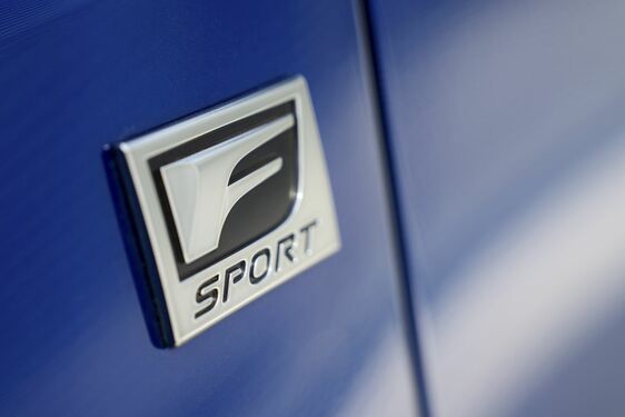 Lexus RX500h - local
