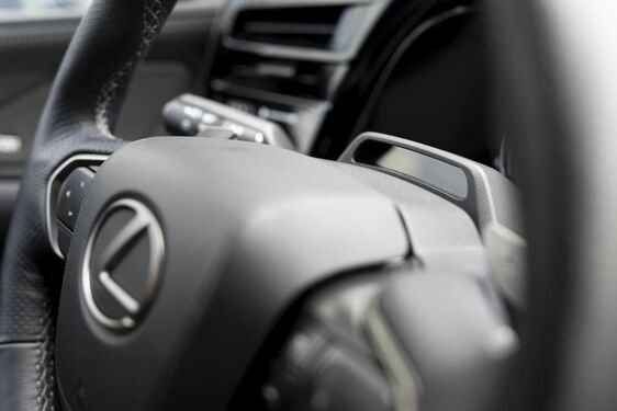 Lexus RX500h - local