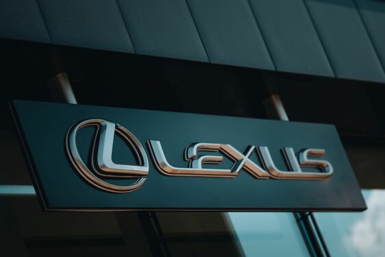 Lexus UX - local 