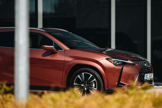 Lexus UX - local 