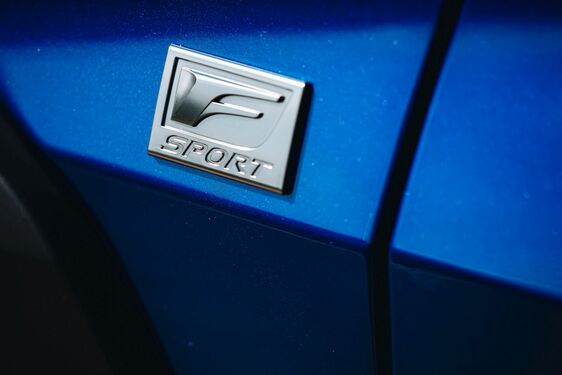 Lexus UX - local 