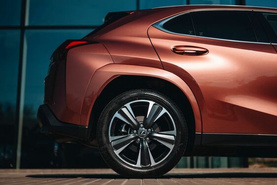 Lexus UX - local 