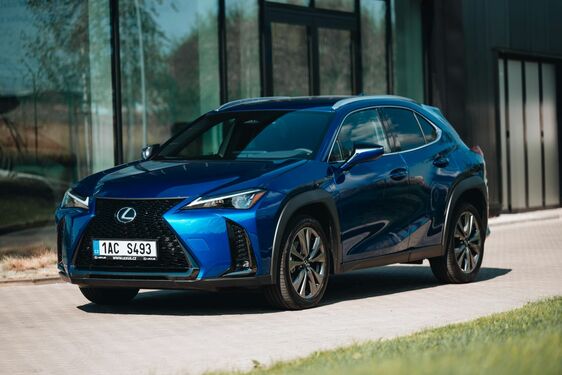 Lexus UX - local 