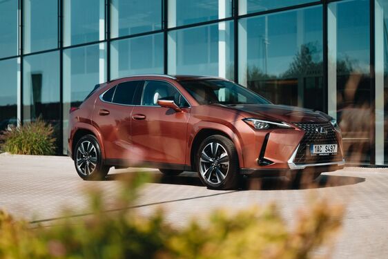 Lexus UX - local 