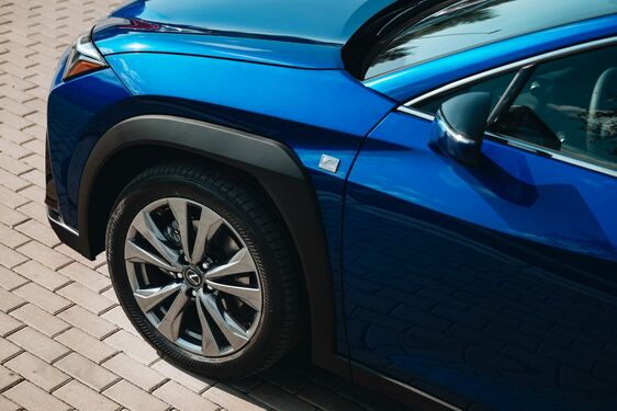 Lexus UX - local 