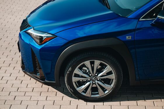 Lexus UX - local 