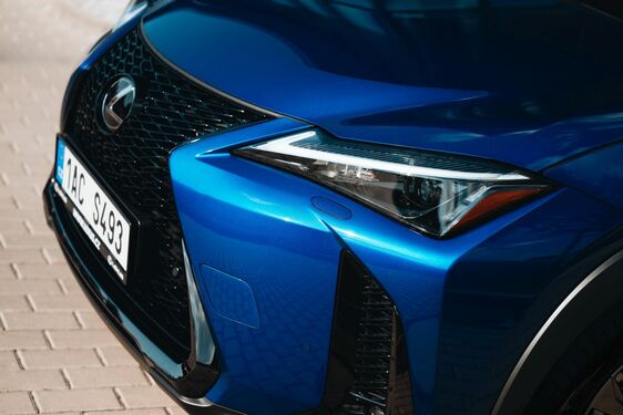 Lexus UX - local 