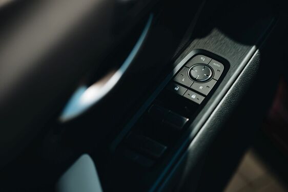 Lexus UX - local 