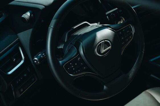Lexus UX - local 