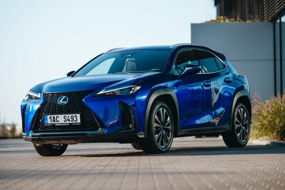 Lexus UX - local 