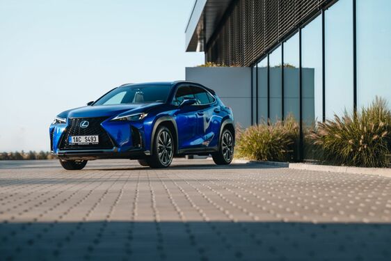 Lexus UX - local 