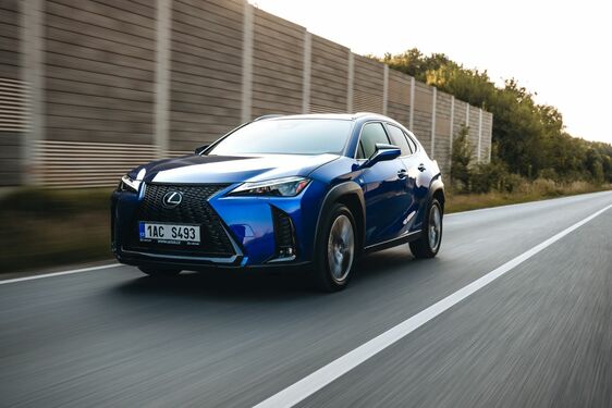 Lexus UX - local 
