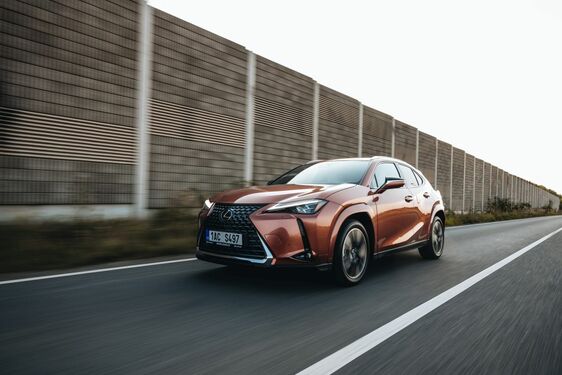 Lexus UX - local 