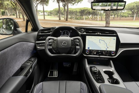 NOVÝ LEXUS RZ