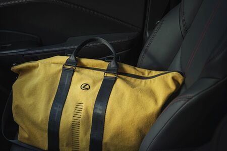 NÁVRHÁŘ JAN ČERNÝ NAVRHL VÍKENDOVOU TAŠKU PRO LEXUS, EXISTUJE JEN V 50 KUSECH
