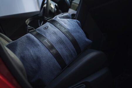 NÁVRHÁŘ JAN ČERNÝ NAVRHL VÍKENDOVOU TAŠKU PRO LEXUS, EXISTUJE JEN V 50 KUSECH